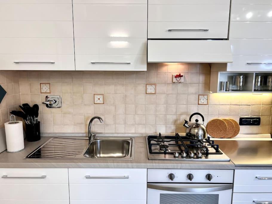 Comfyspot Apartment Rosia Bagian luar foto
