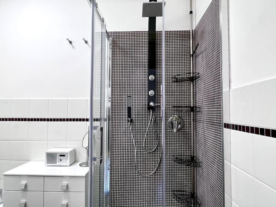 Comfyspot Apartment Rosia Bagian luar foto